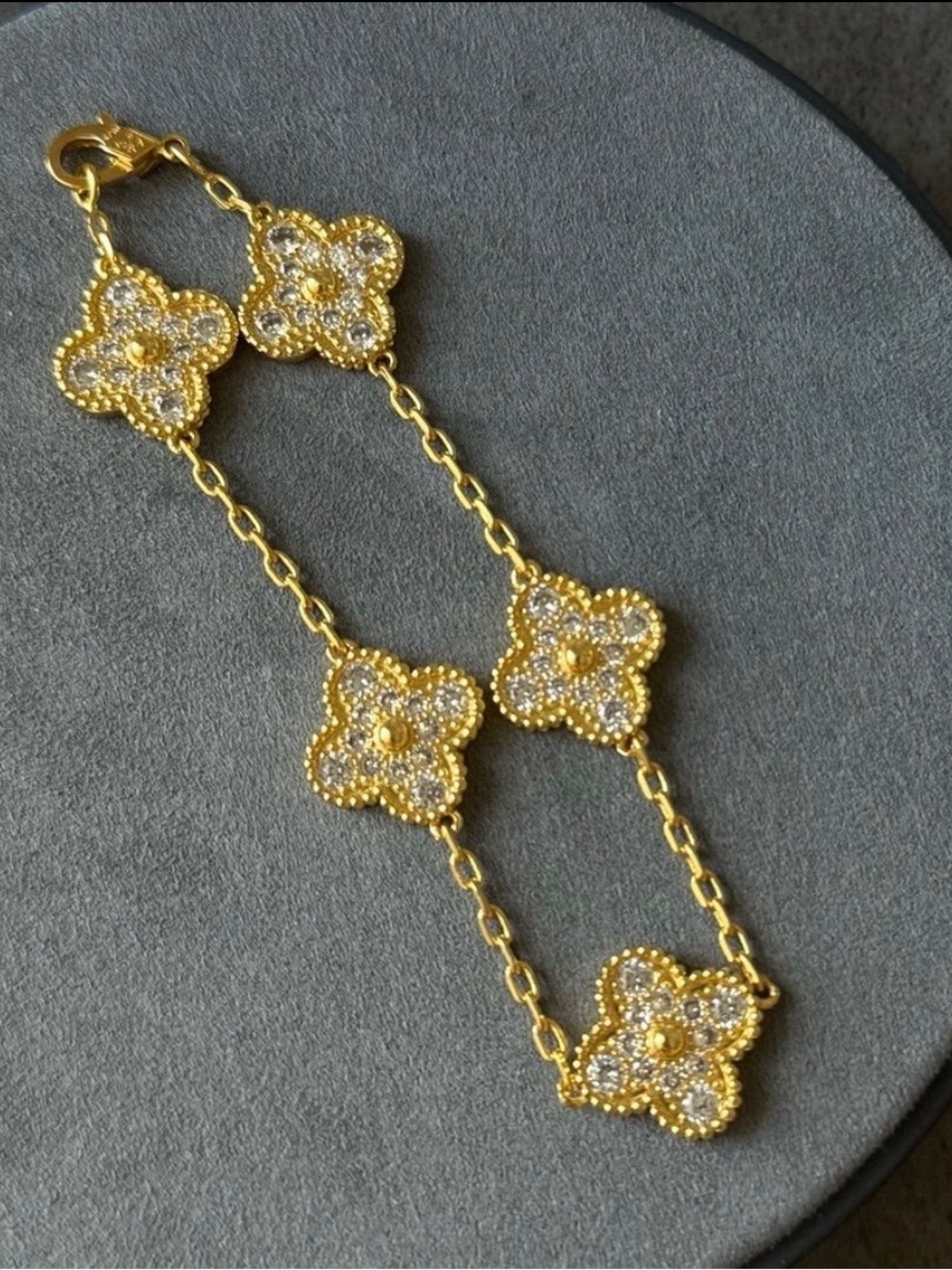 Beautiful Elegant Gold Four-Leaf Clover Bracelet with diamond Stones